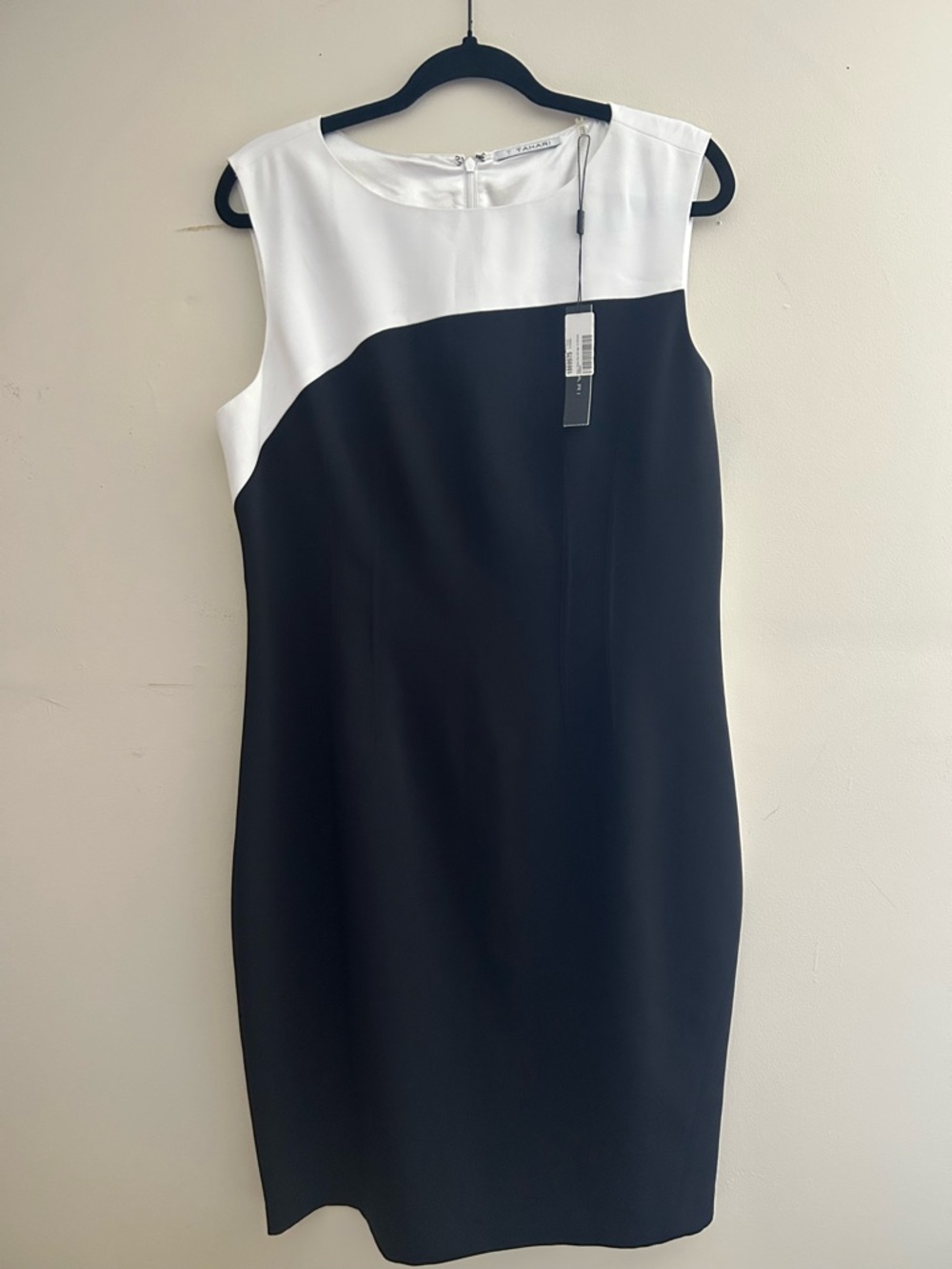 NWT Tahari Black White Asymmetrical Colorblock Sheath Dress 14